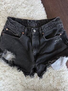 Vintage Levi’s 550 Distressed Mid Rise Shorts